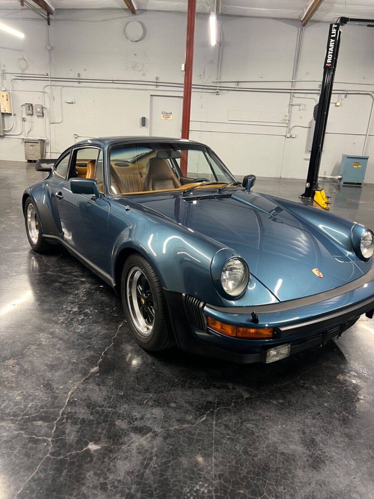 Porsche-911-1979-Coupe-11