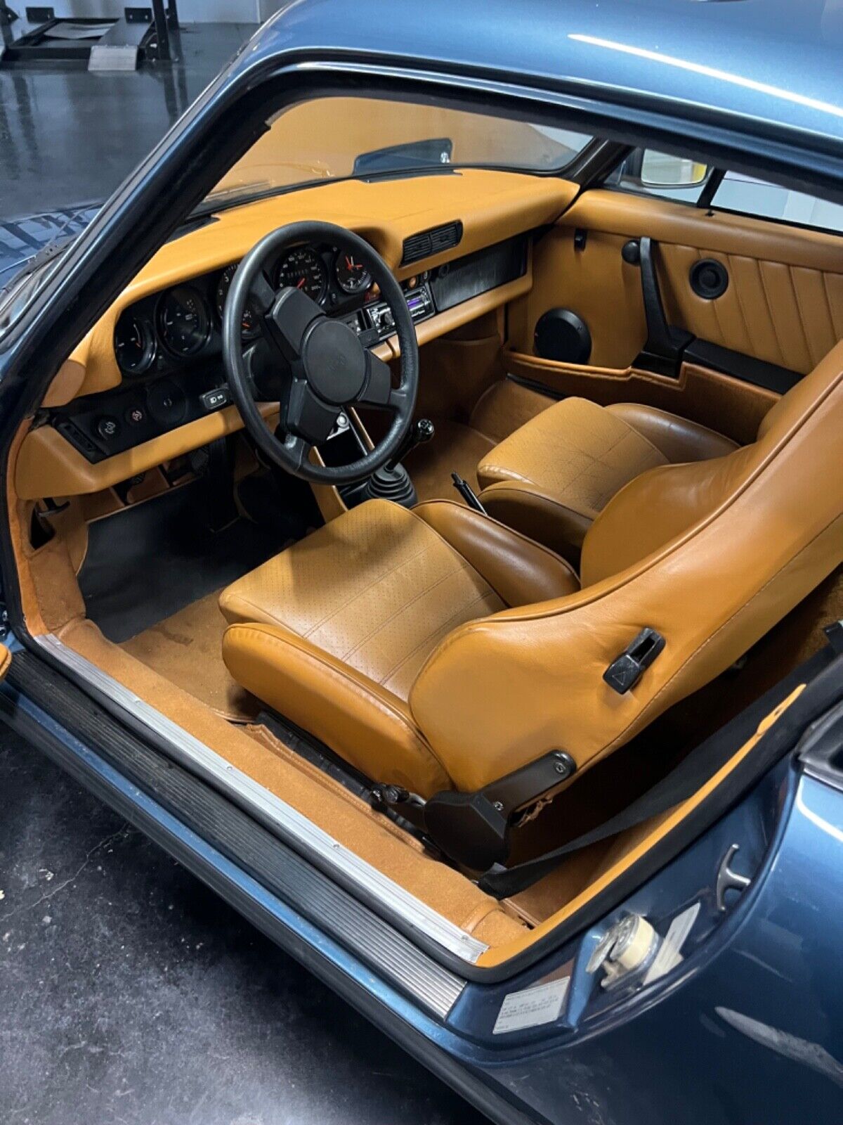 Porsche-911-1979-Coupe-19