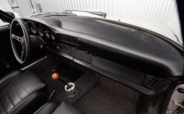 Porsche-911-1979-Coupe-33