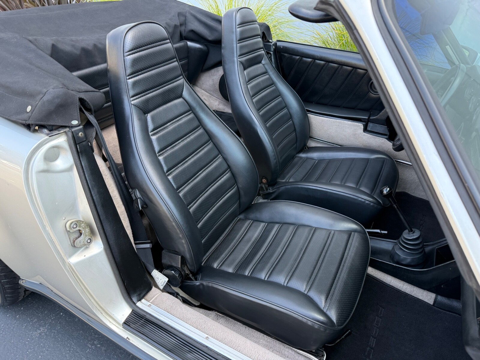 Porsche-911-1980-13