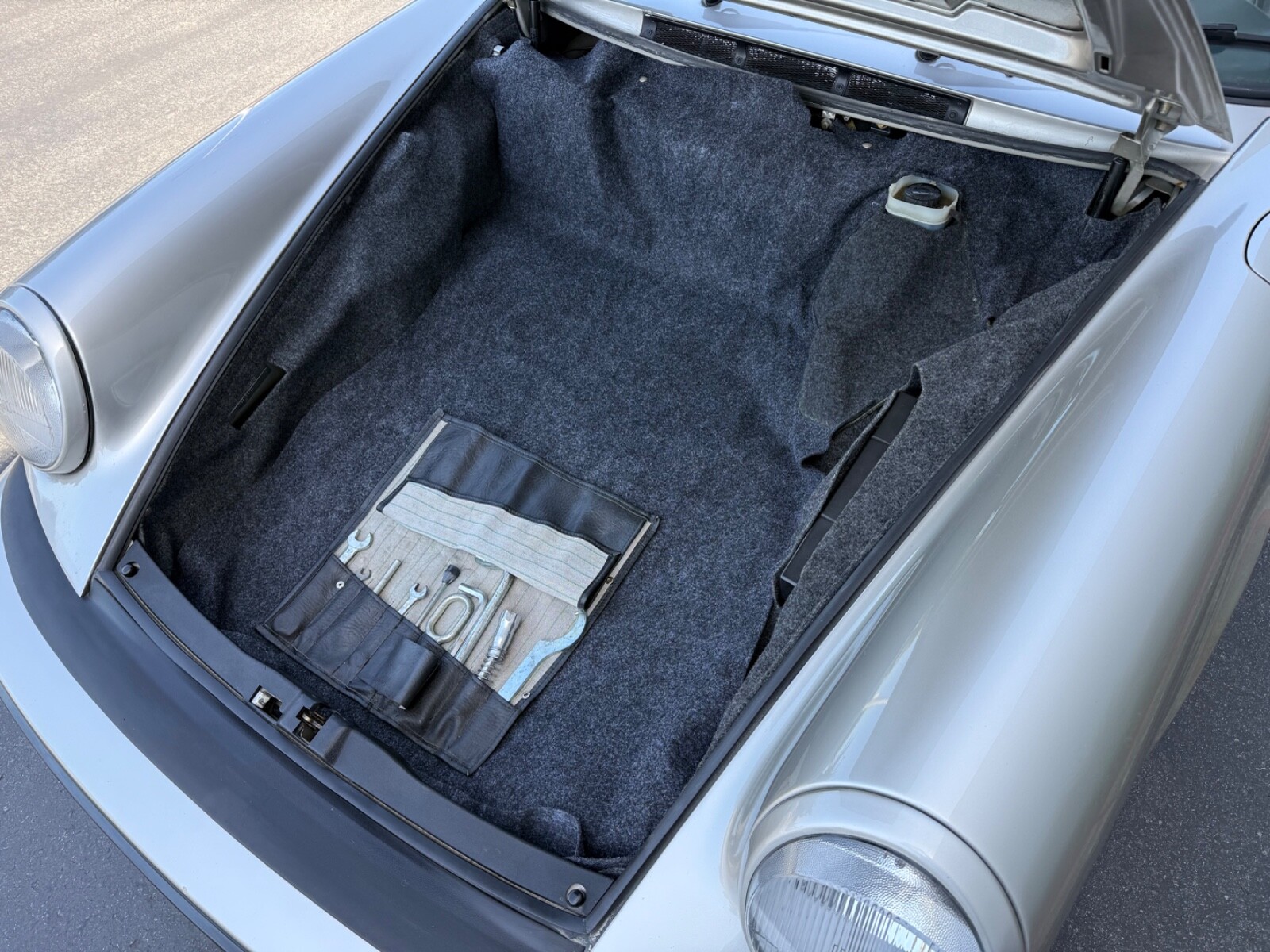 Porsche-911-1980-16