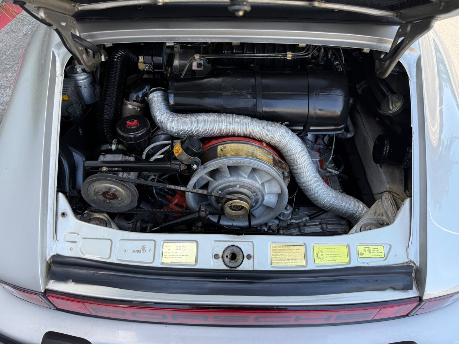 Porsche-911-1980-17