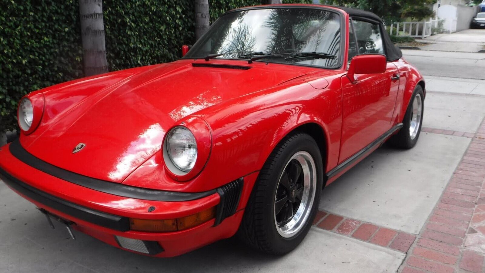 Porsche-911-1984-Convertible-11