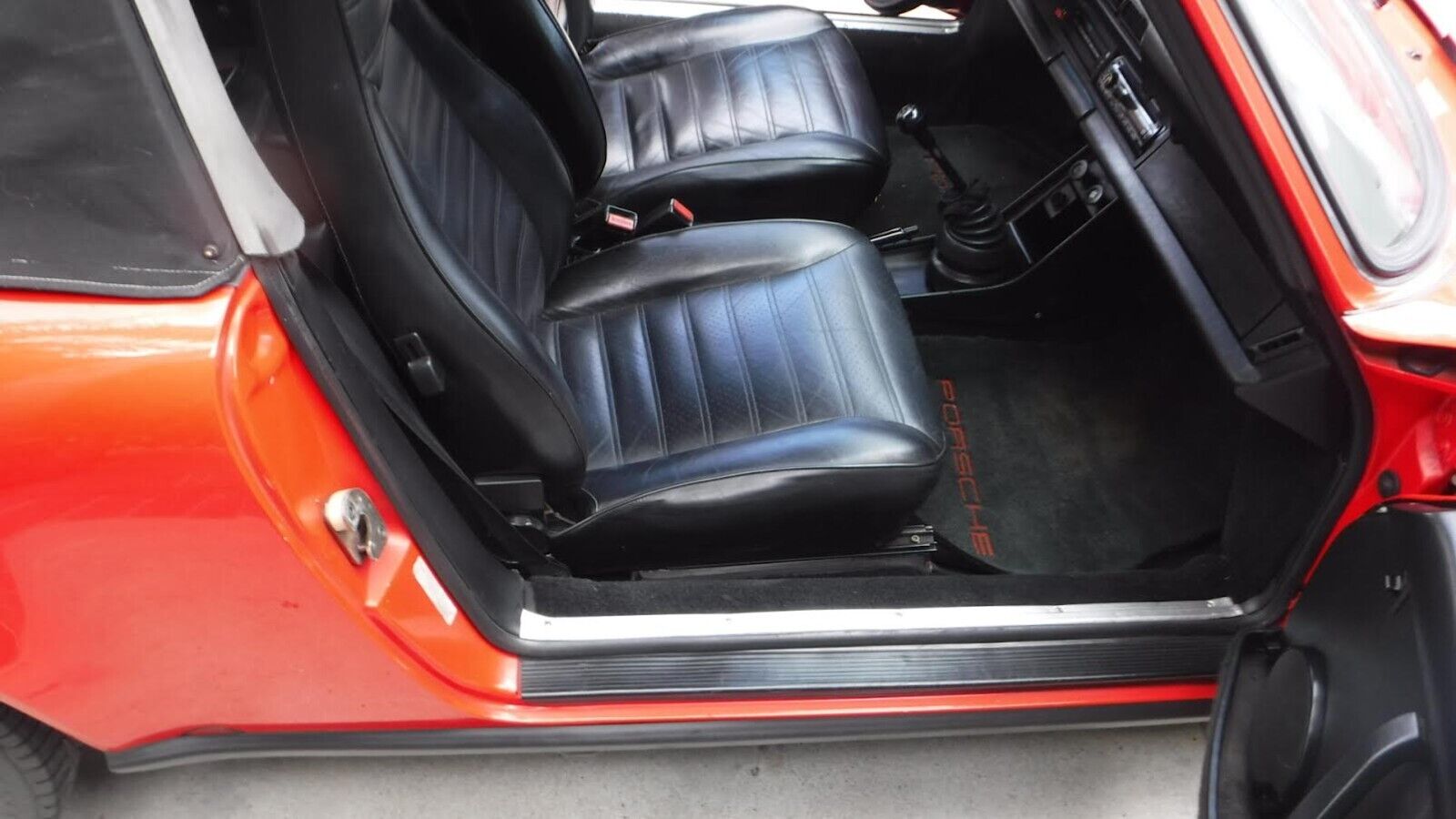 Porsche-911-1984-Convertible-4