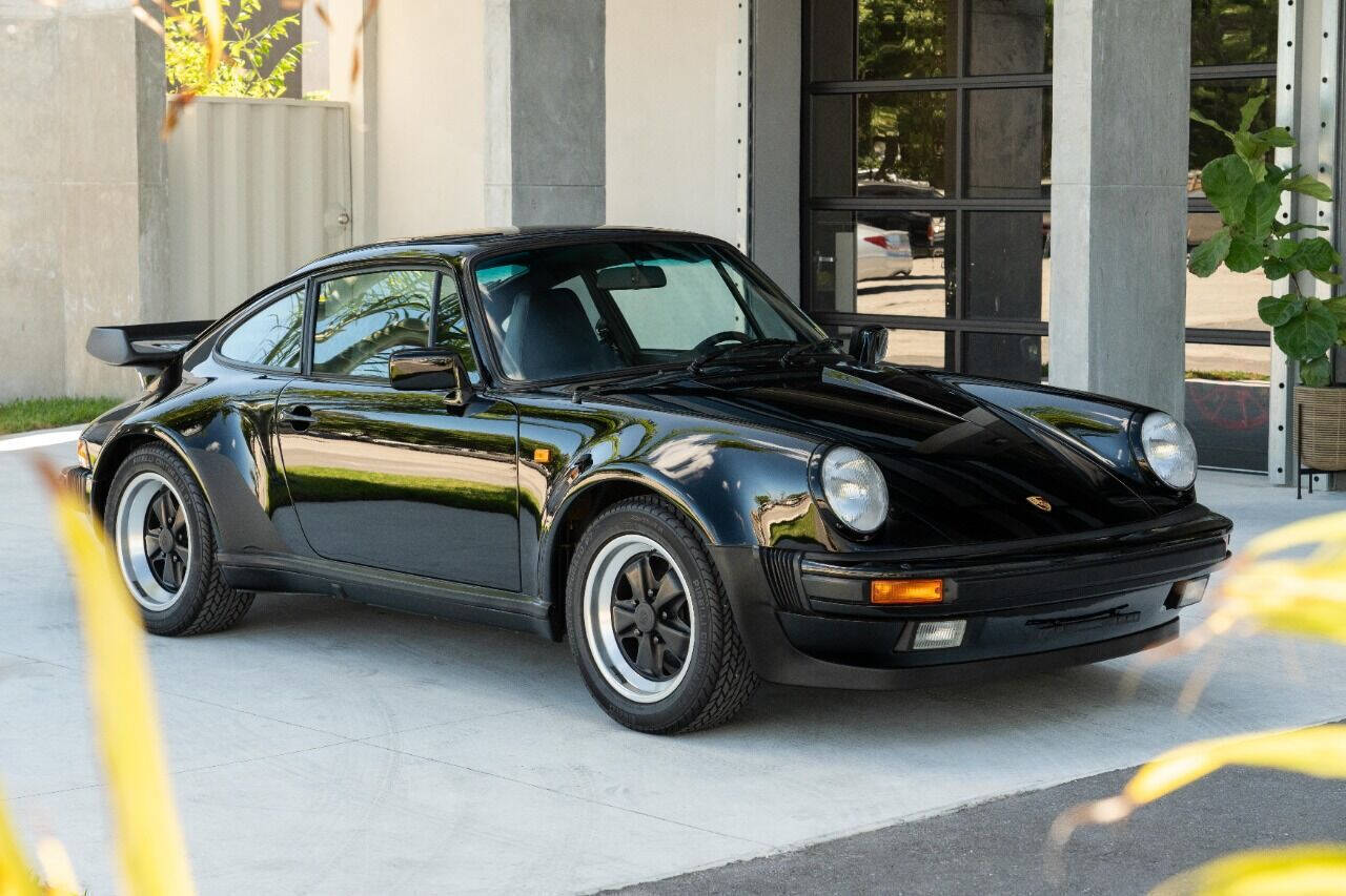 Porsche-911-1984-Coupe-1