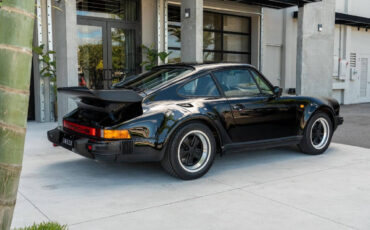 Porsche-911-1984-Coupe-10