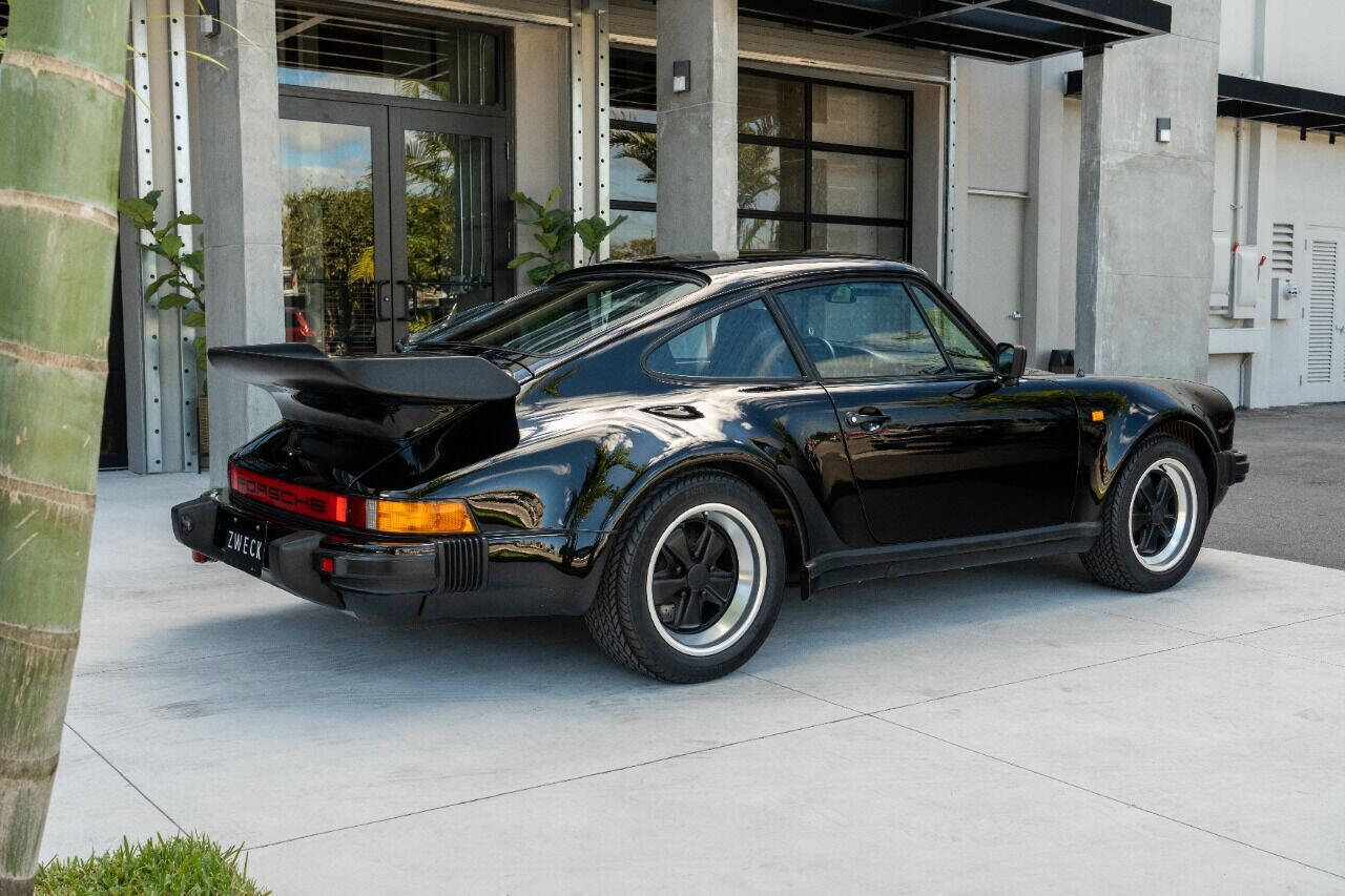 Porsche-911-1984-Coupe-10