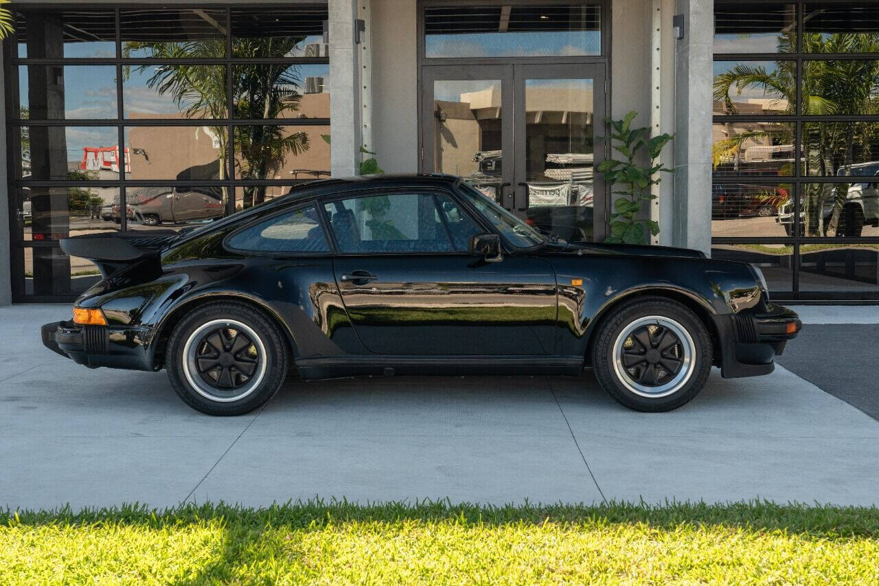 Porsche-911-1984-Coupe-11