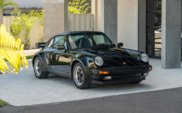 Porsche-911-1984-Coupe-12