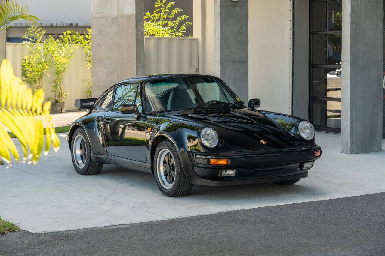 Porsche-911-1984-Coupe-12
