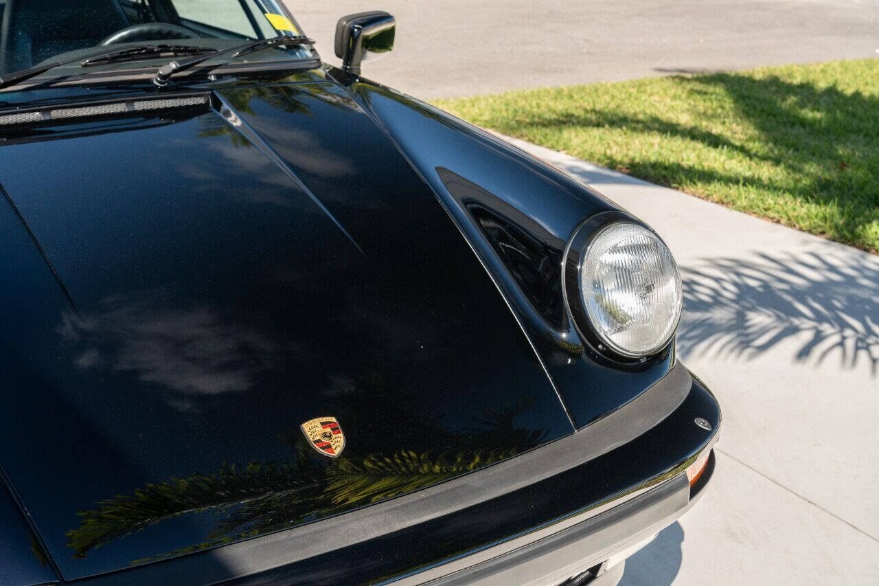 Porsche-911-1984-Coupe-13