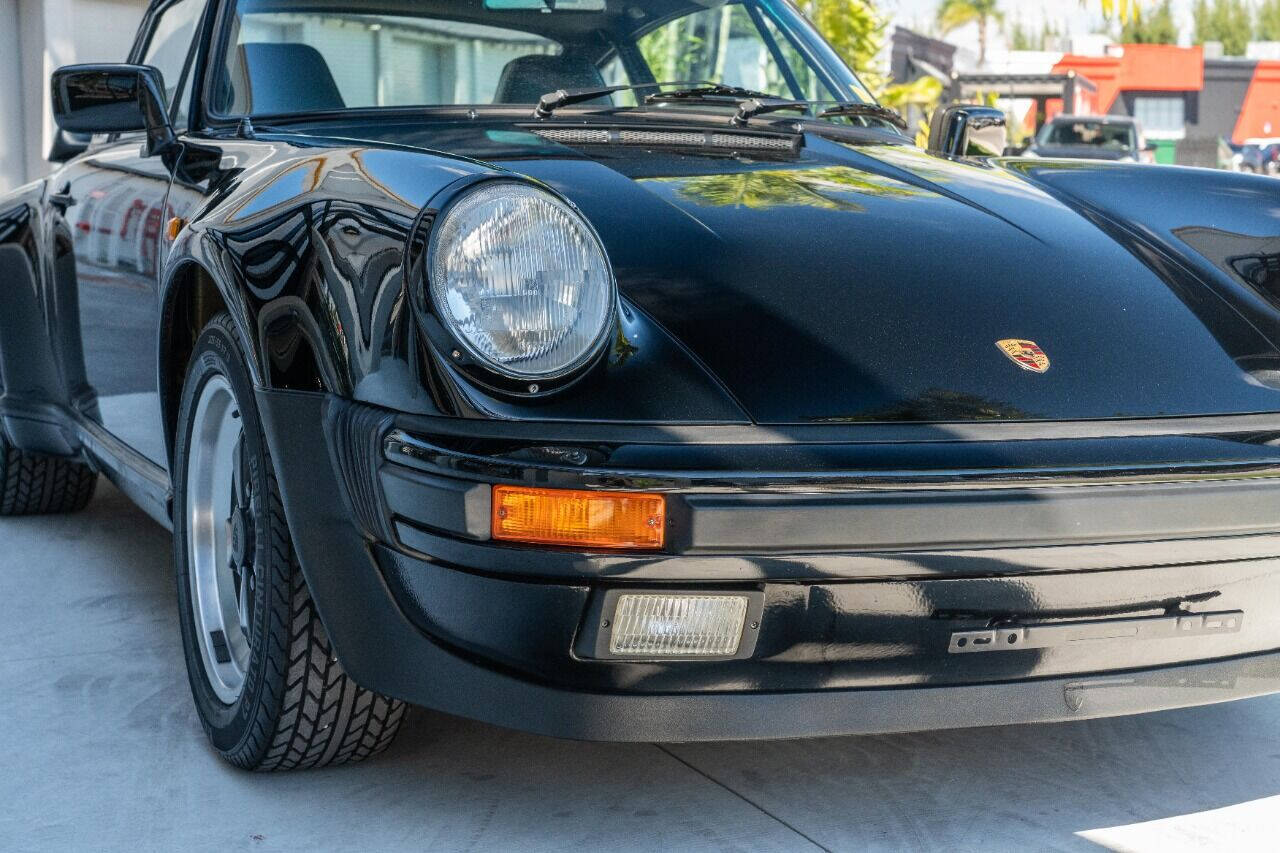 Porsche-911-1984-Coupe-14