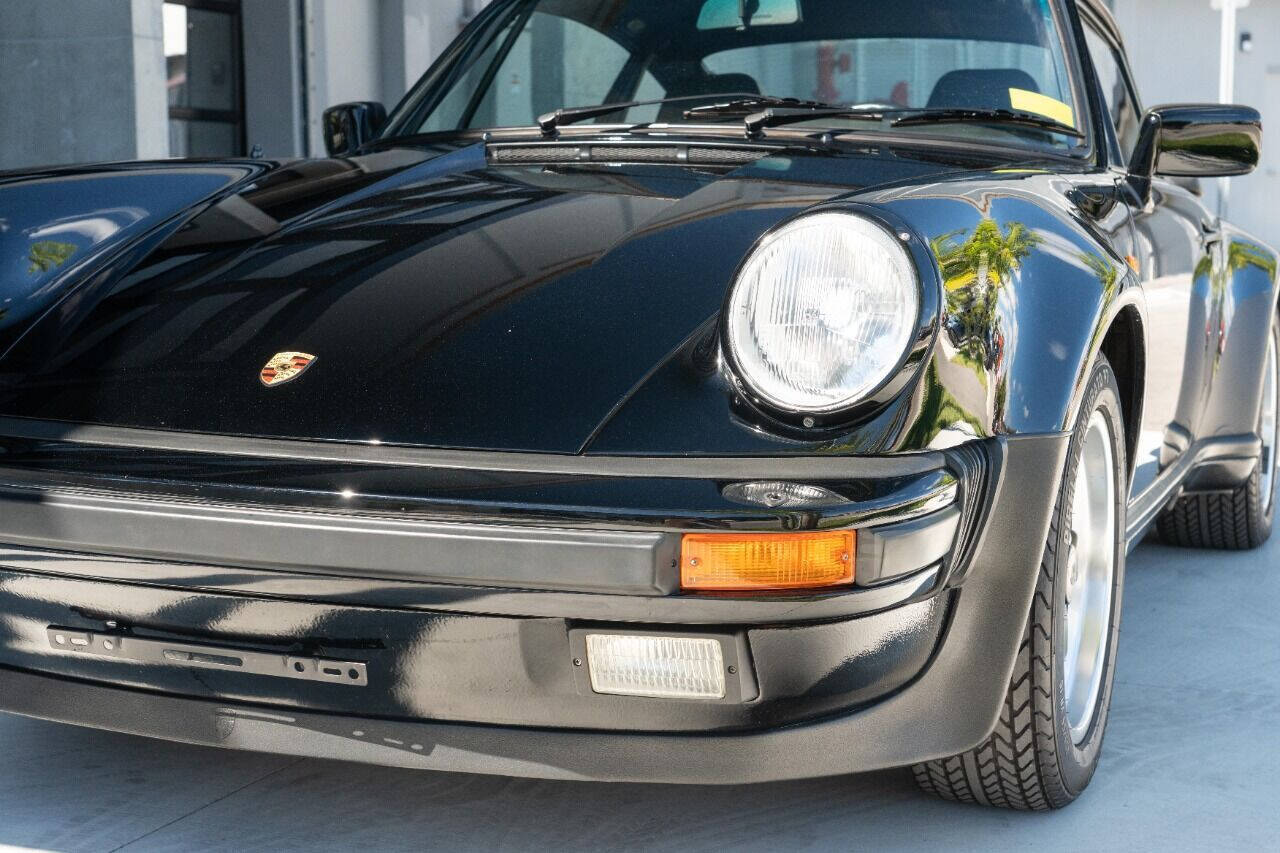 Porsche-911-1984-Coupe-16