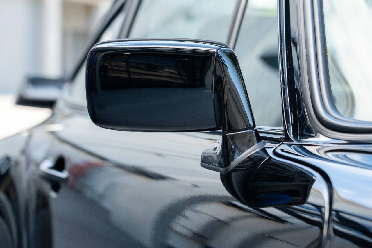 Porsche-911-1984-Coupe-26