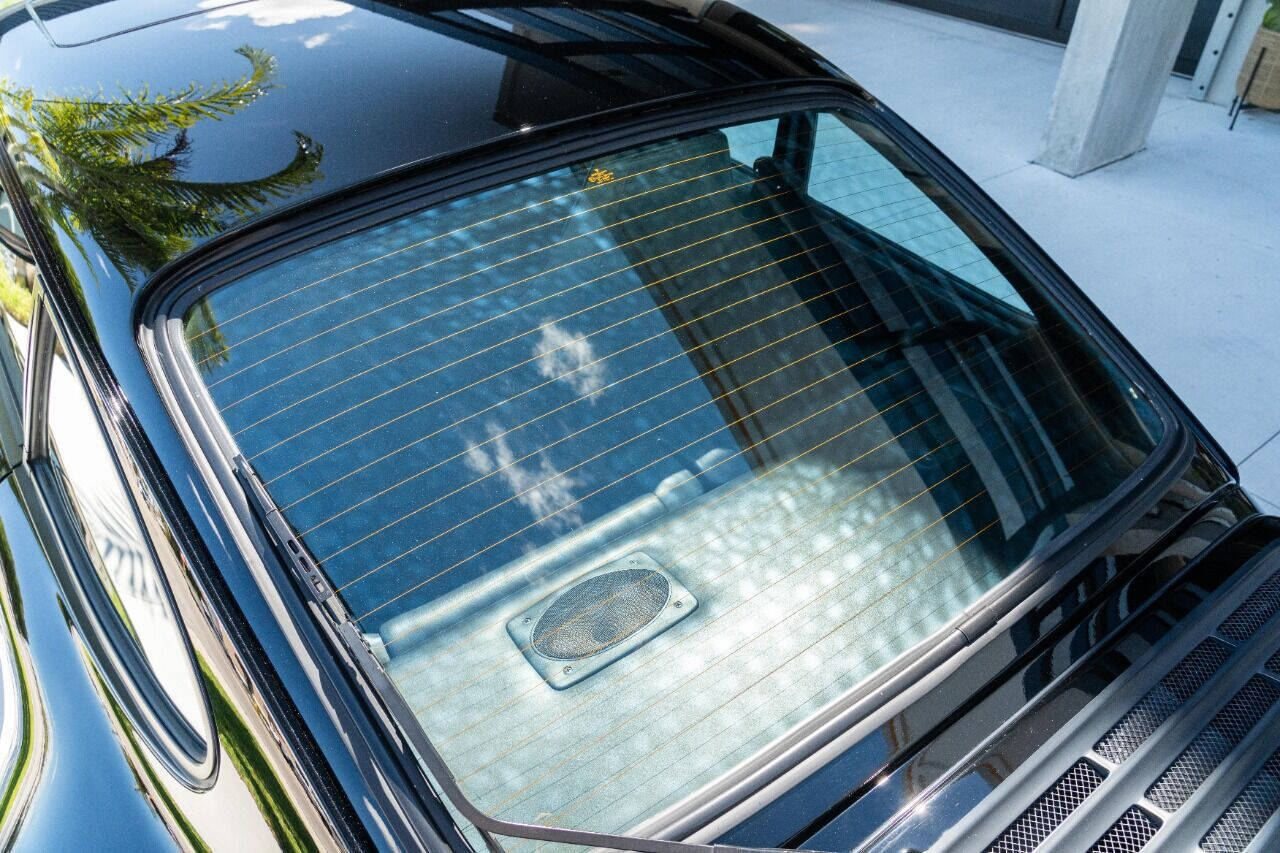 Porsche-911-1984-Coupe-31