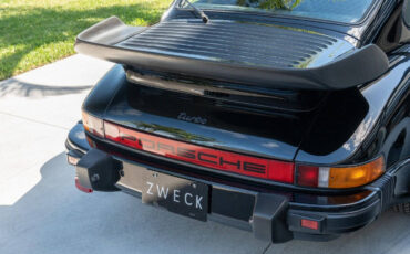 Porsche-911-1984-Coupe-34