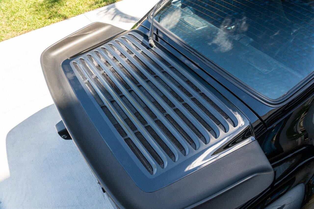 Porsche-911-1984-Coupe-36