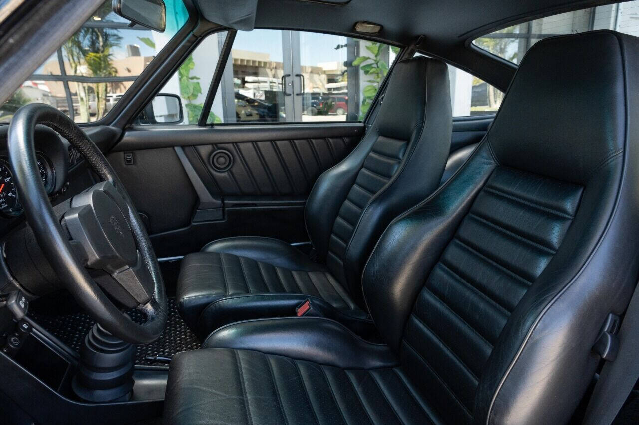 Porsche-911-1984-Coupe-5