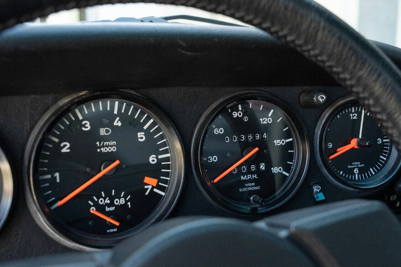 Porsche-911-1984-Coupe-6