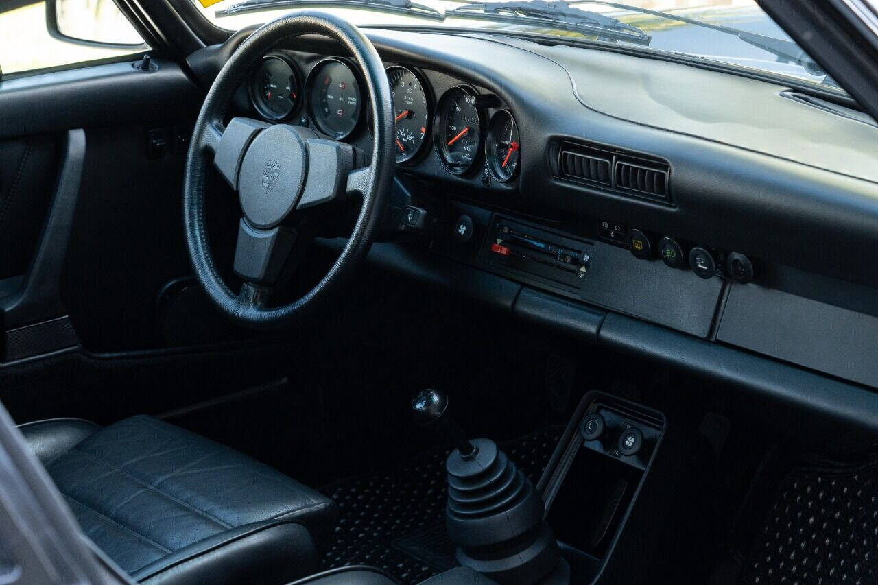 Porsche-911-1984-Coupe-7