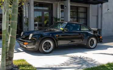 Porsche-911-1984-Coupe-9