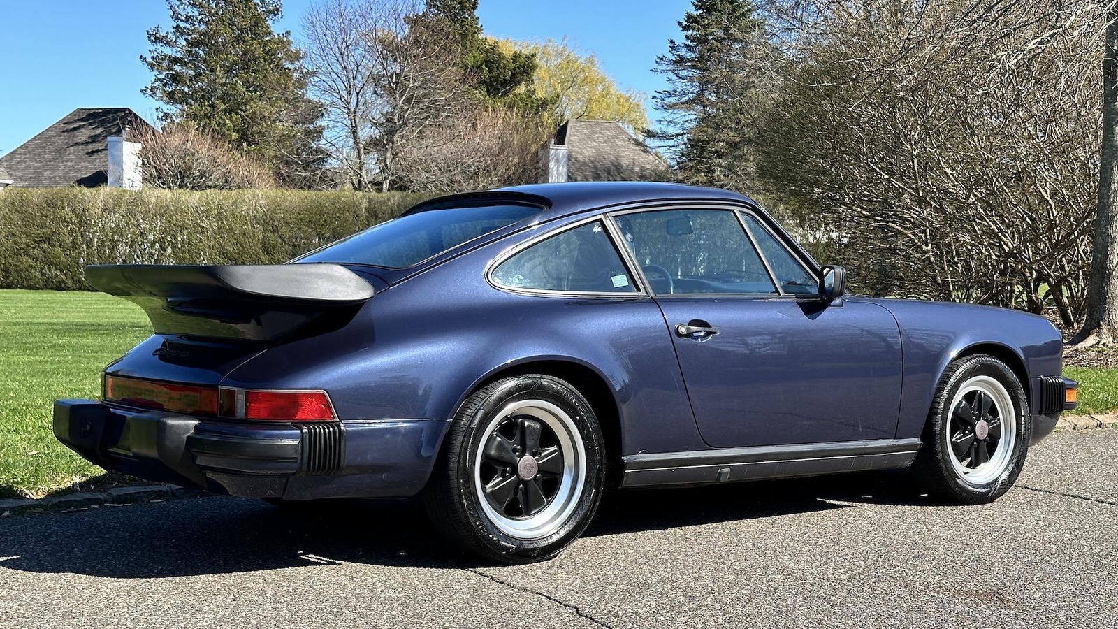 Porsche-911-1985-Coupe-16