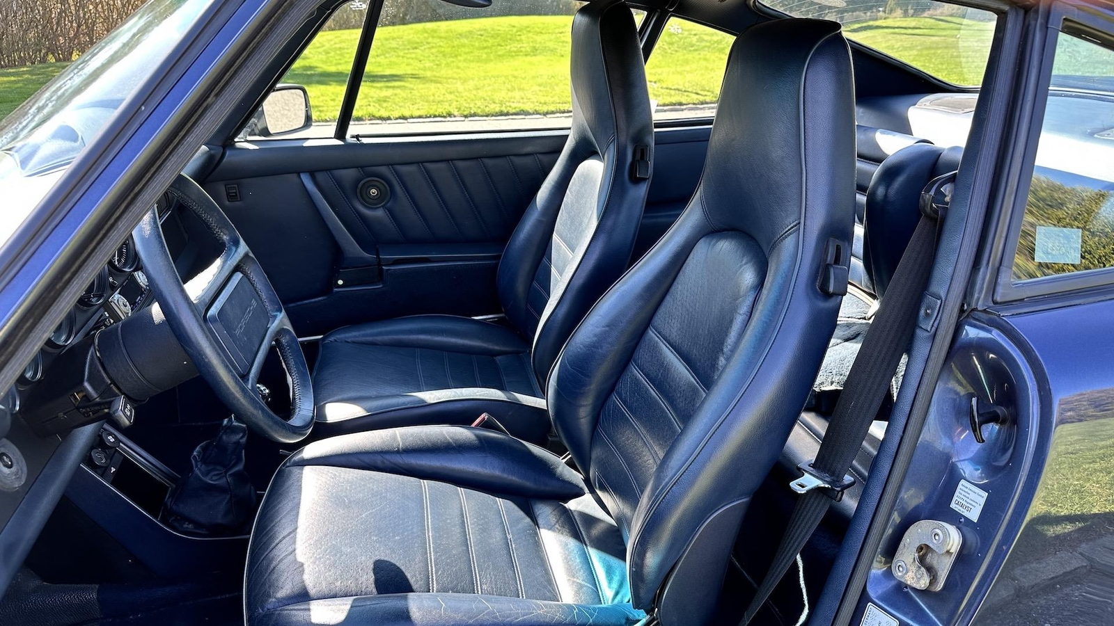 Porsche-911-1985-Coupe-2