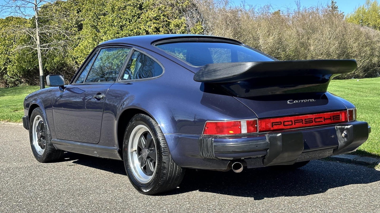 Porsche-911-1985-Coupe-23