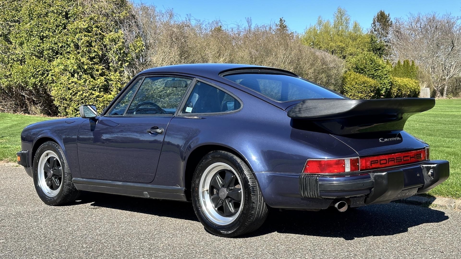 Porsche-911-1985-Coupe-24