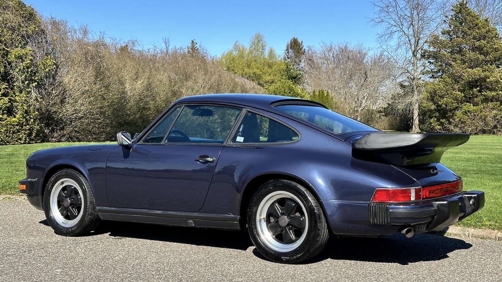 Porsche-911-1985-Coupe-25