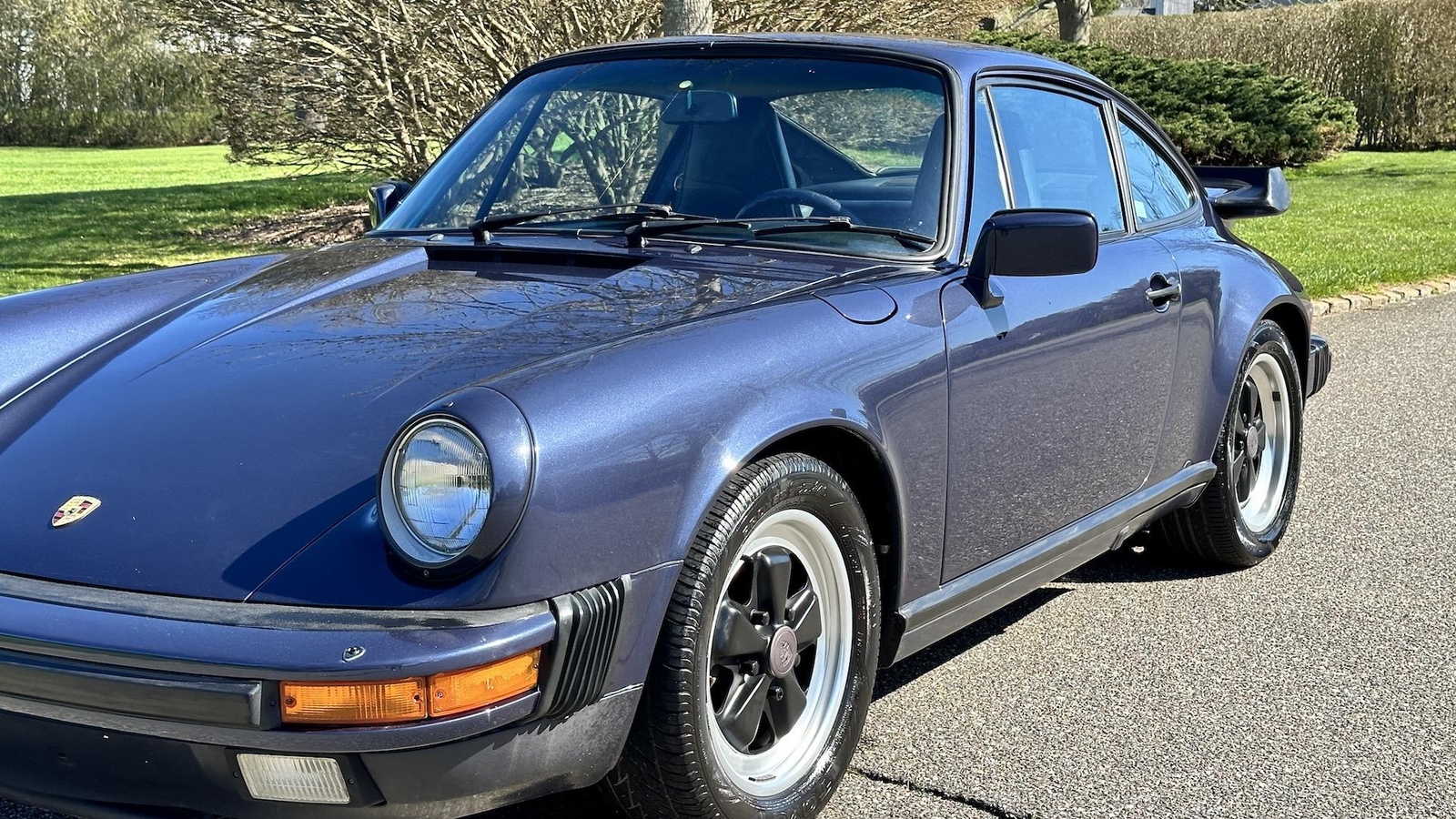 Porsche-911-1985-Coupe-32