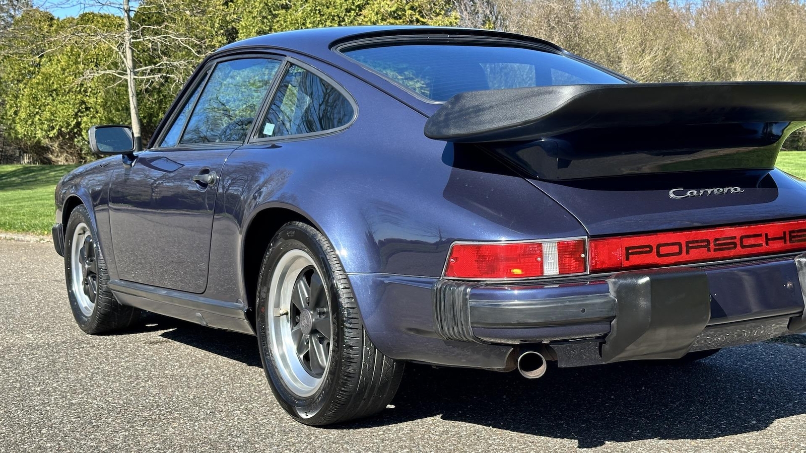 Porsche-911-1985-Coupe-35