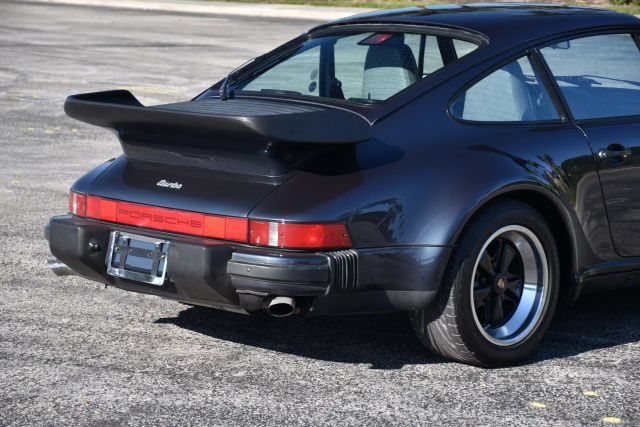 Porsche-911-1987-Coupe-13