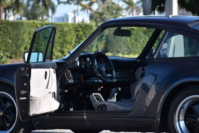 Porsche-911-1987-Coupe-14