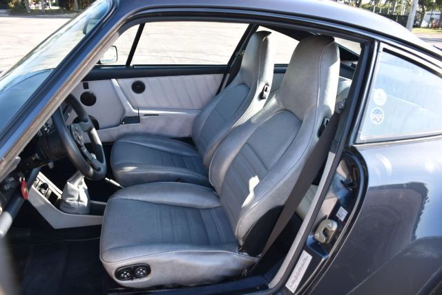 Porsche-911-1987-Coupe-17