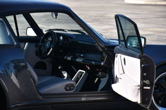 Porsche-911-1987-Coupe-18