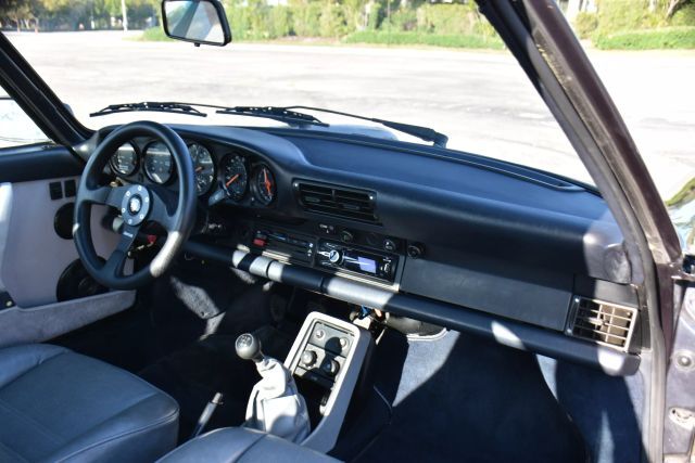 Porsche-911-1987-Coupe-19