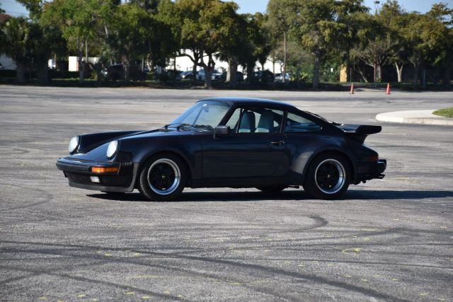 Porsche-911-1987-Coupe-2