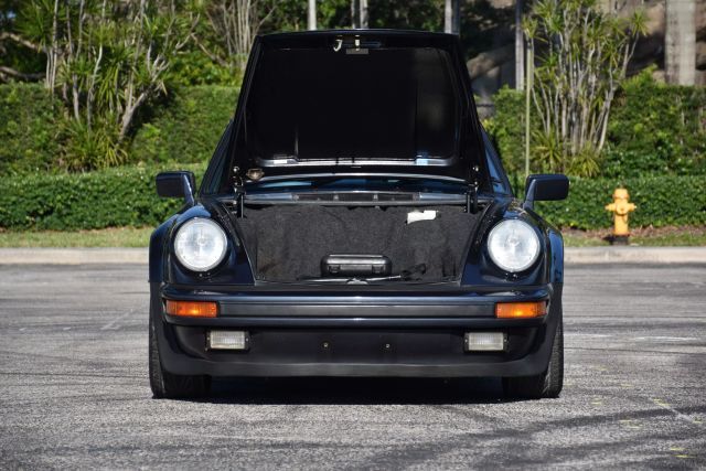 Porsche-911-1987-Coupe-23