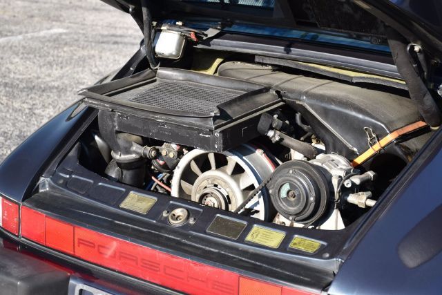 Porsche-911-1987-Coupe-25