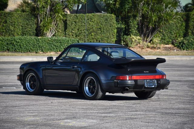 Porsche-911-1987-Coupe-5