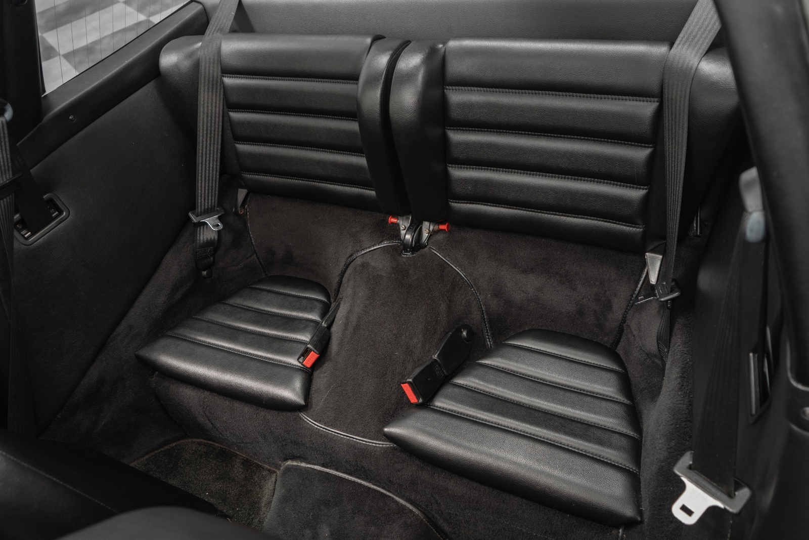 Porsche-911-1988-14