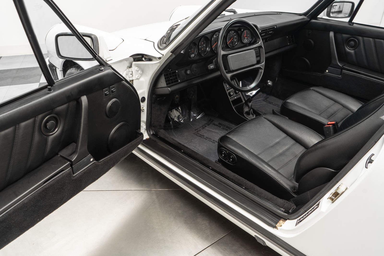 Porsche-911-1988-21