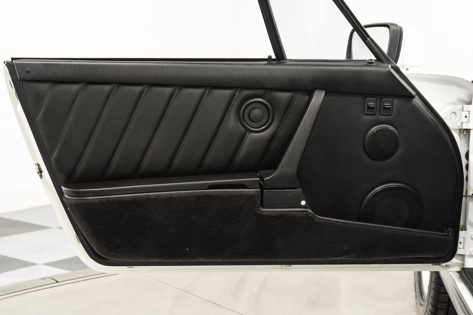 Porsche-911-1988-31