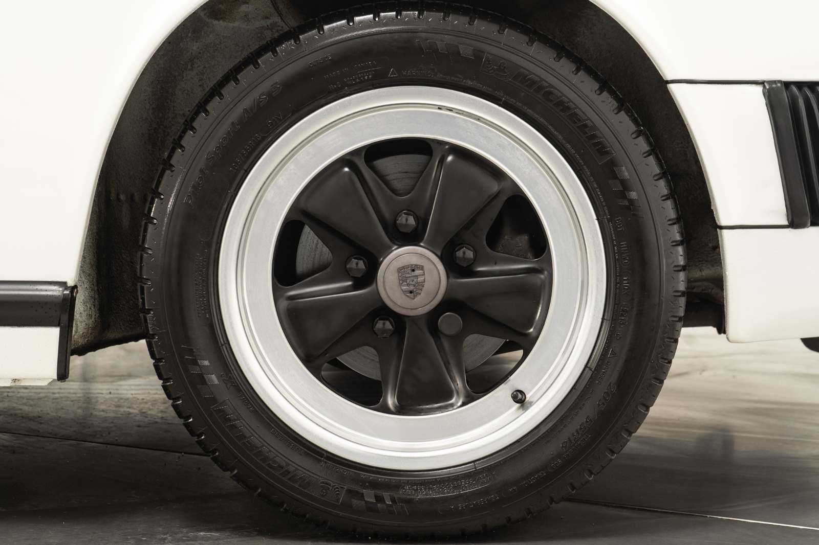 Porsche-911-1988-36