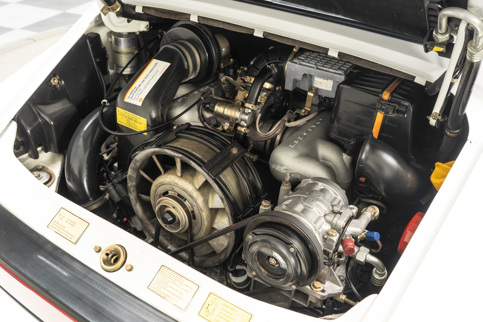 Porsche-911-1988-38