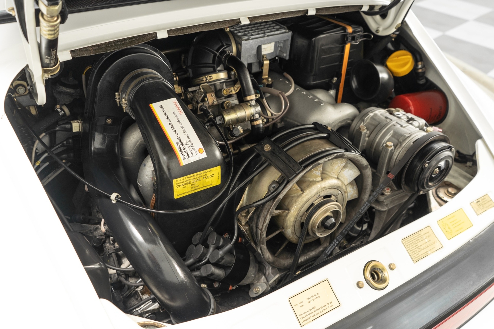 Porsche-911-1988-39