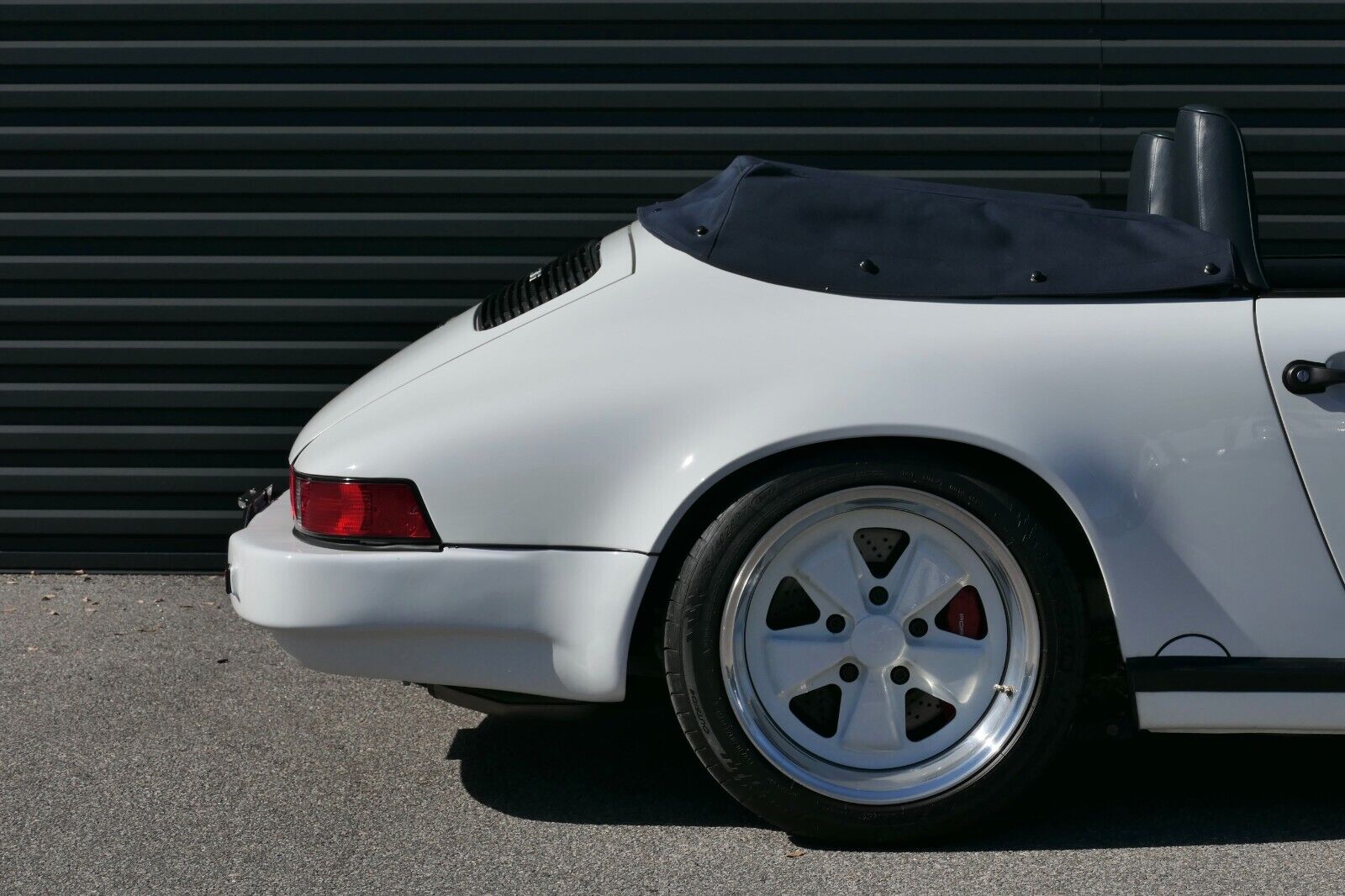 Porsche-911-1988-Convertible-17