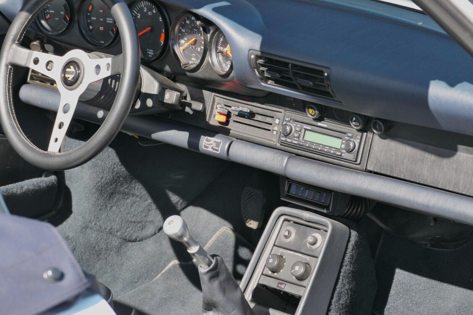 Porsche-911-1988-Convertible-25