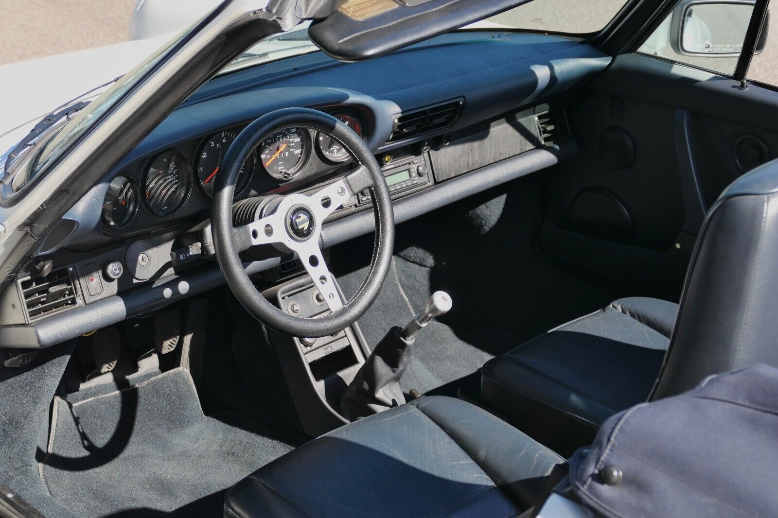 Porsche-911-1988-Convertible-30